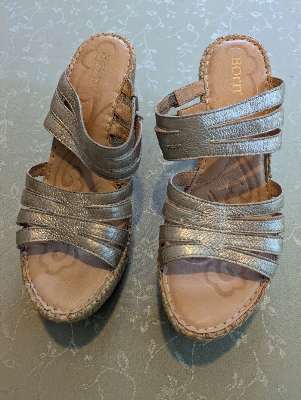 Born women's metallic gold leather slip on woven wedge sandals size9
